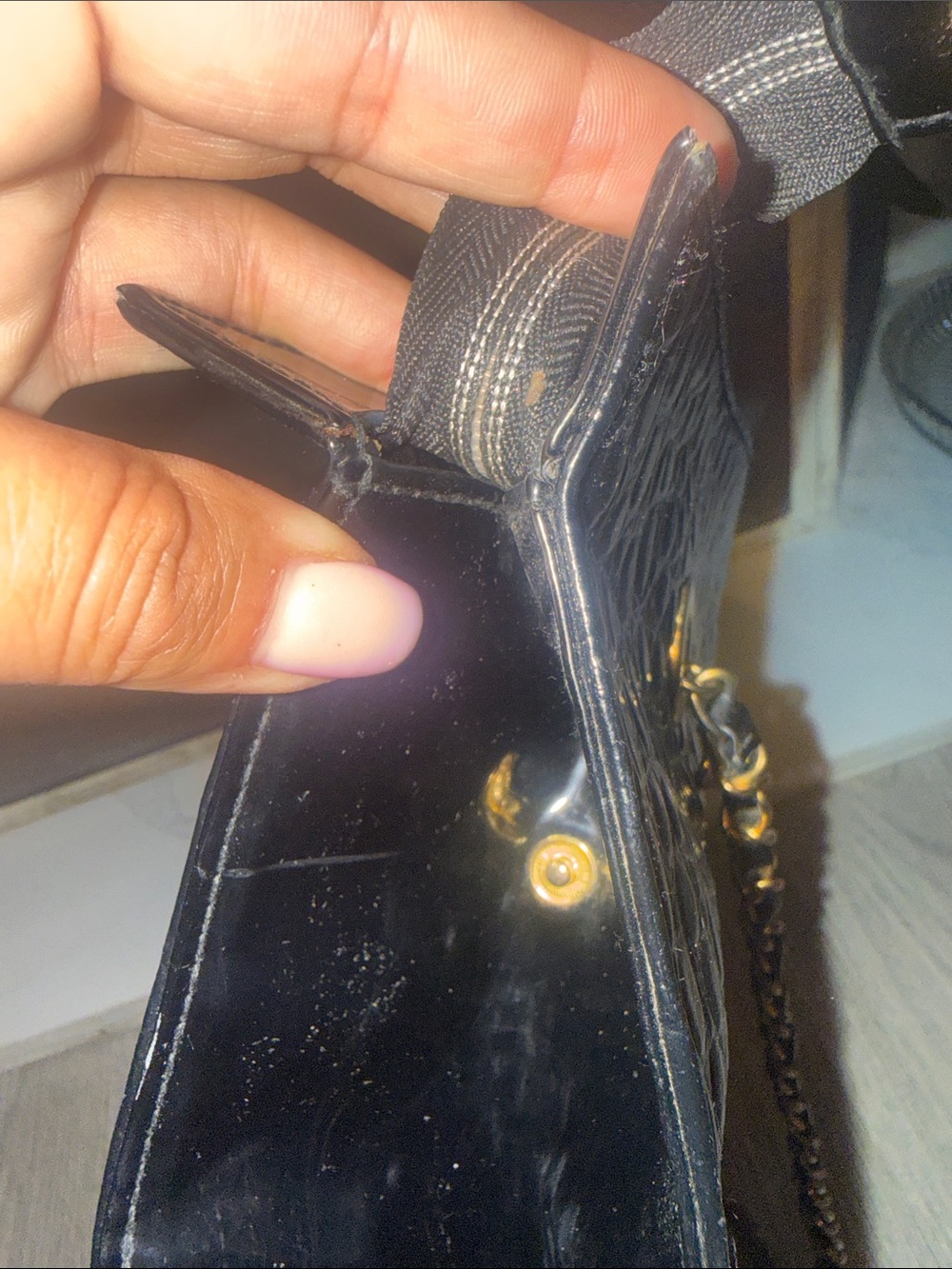 St. John Black Croc-Embossed Chain Shoulder Bag with Gold Hardware - Picture 11 of 13